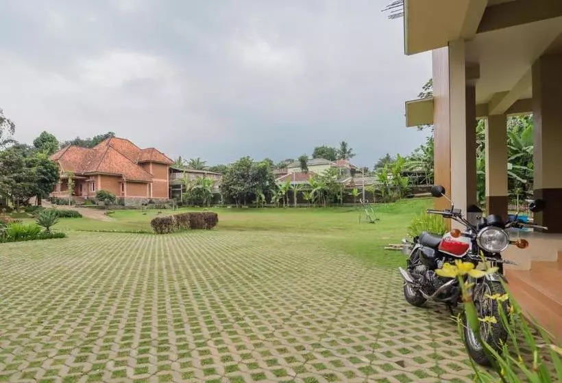 ペンション Reddoorz Syariah @ Cisarua Puncak Bogor