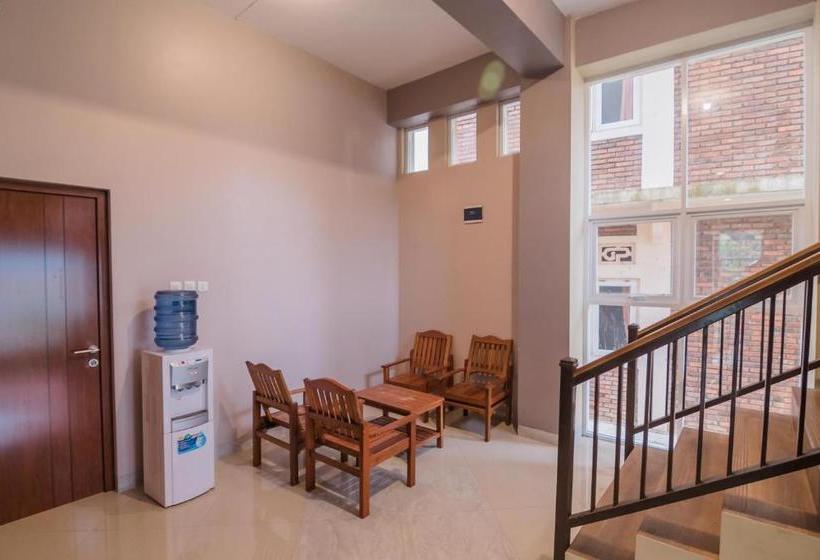 Pensiune Reddoorz Syariah @ Cisarua Puncak Bogor