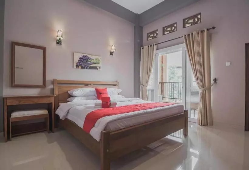 ペンション Reddoorz Syariah @ Cisarua Puncak Bogor