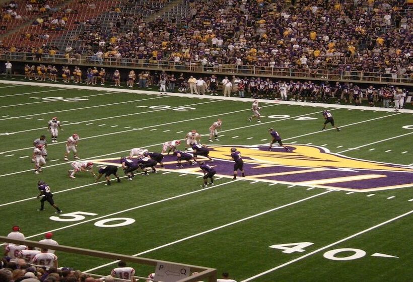 هتل Holiday Inn & Suites Cedar Falls Waterloo Event Ctr, An Ihg