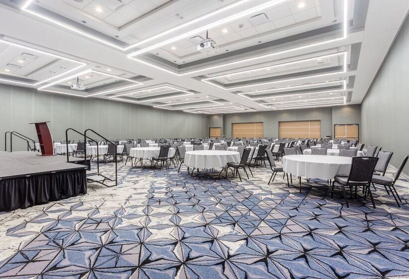 هتل Holiday Inn & Suites Cedar Falls Waterloo Event Ctr, An Ihg