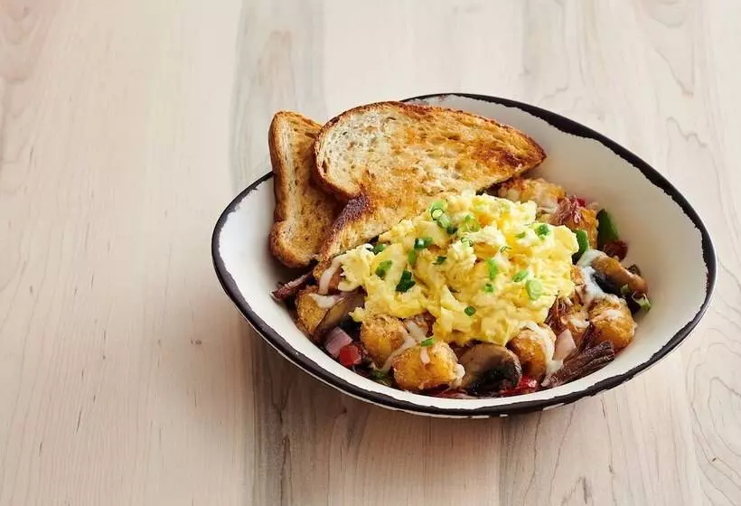 هتل Holiday Inn & Suites Cedar Falls Waterloo Event Ctr, An Ihg