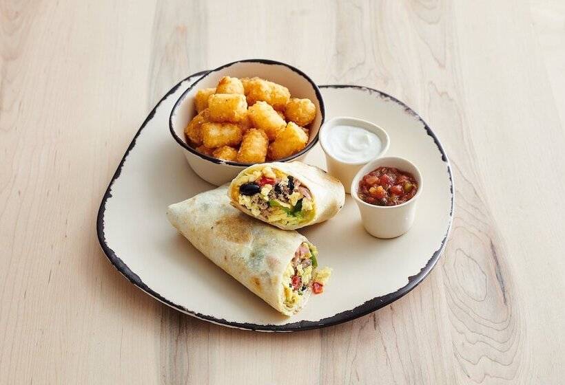 هتل Holiday Inn & Suites Cedar Falls Waterloo Event Ctr, An Ihg