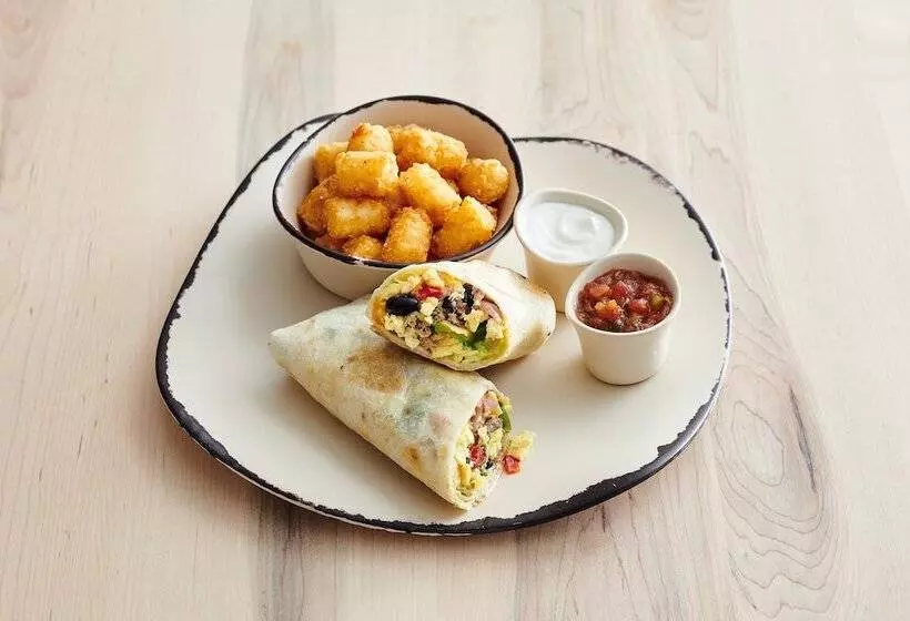 هتل Holiday Inn & Suites Cedar Falls Waterloo Event Ctr, An Ihg