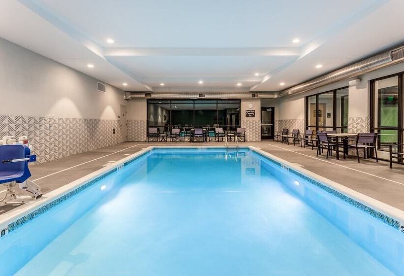 هتل Holiday Inn & Suites Cedar Falls Waterloo Event Ctr, An Ihg