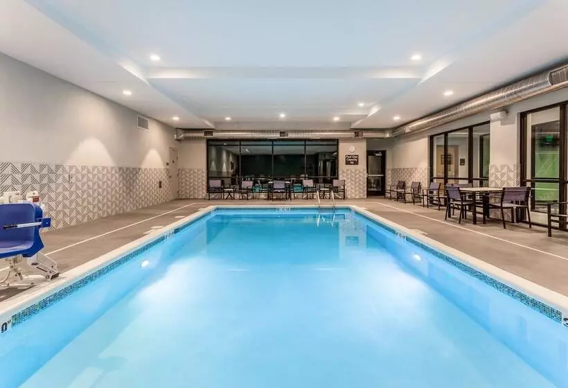 هتل Holiday Inn & Suites Cedar Falls Waterloo Event Ctr, An Ihg