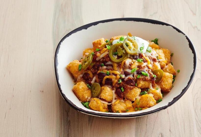 هتل Holiday Inn & Suites Cedar Falls Waterloo Event Ctr, An Ihg