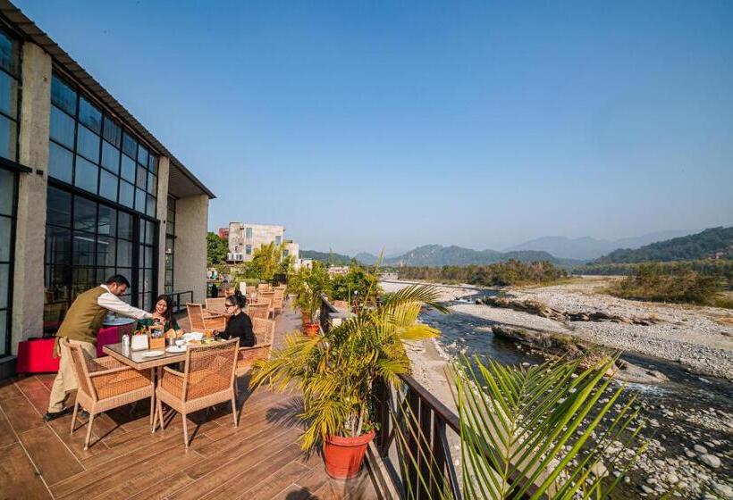 هتل Manu Maharani Resort