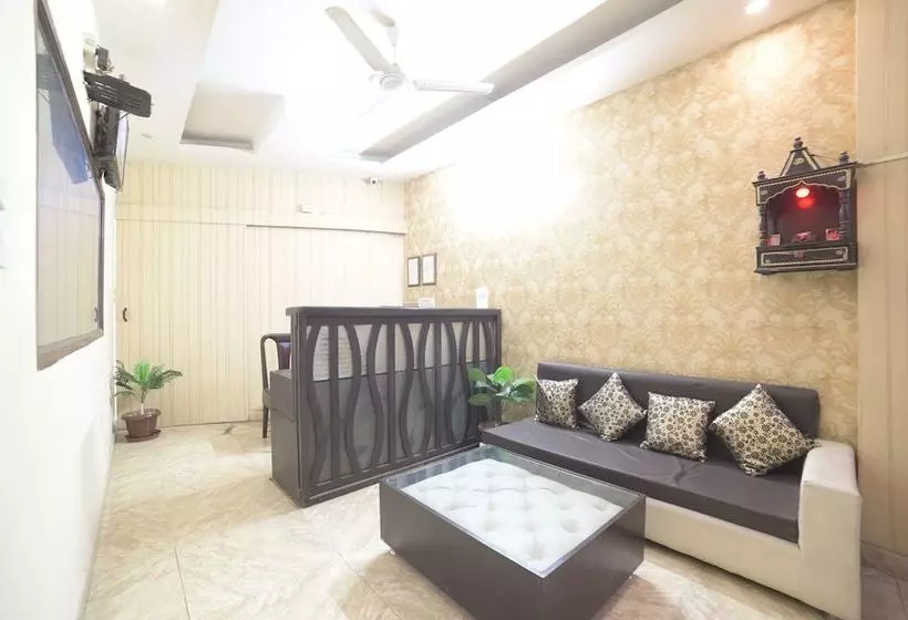 ホテル Oyo 28266 Travel Inn