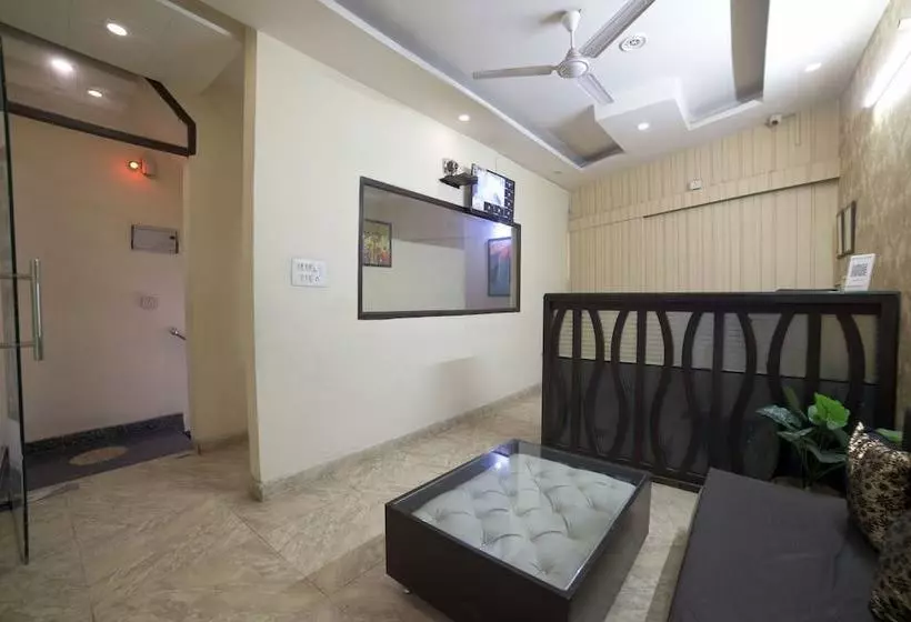 ホテル Oyo 28266 Travel Inn