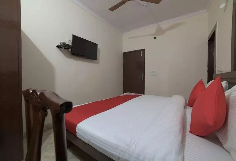 ホテル Oyo 28266 Travel Inn