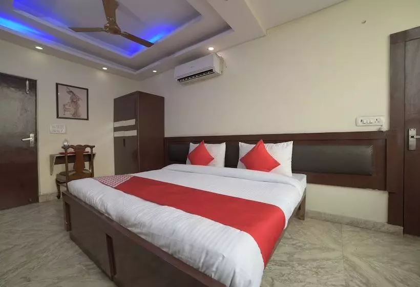ホテル Oyo 28266 Travel Inn