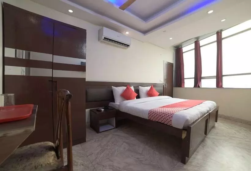 ホテル Oyo 28266 Travel Inn