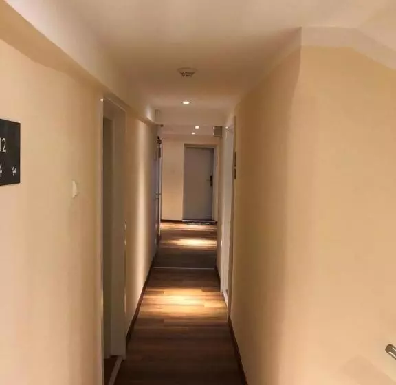 ペンション Center Rooms Villach