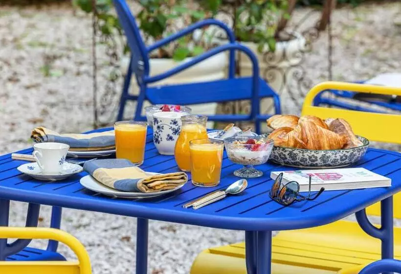 L Abeille  Boutique Apartments