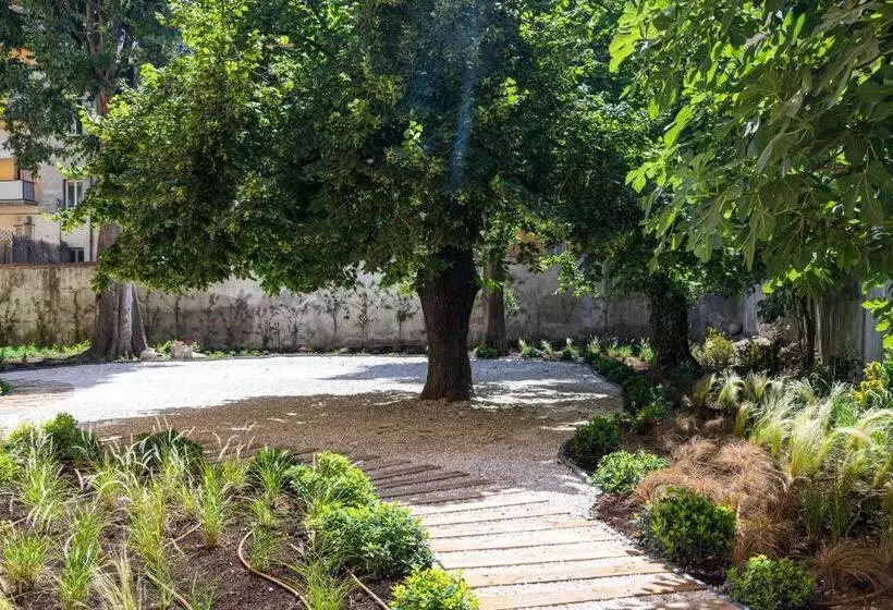 L Abeille  Boutique Apartments