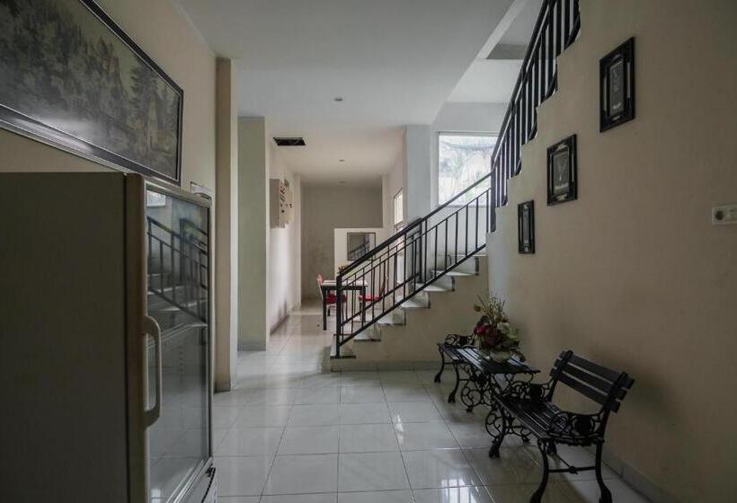 Pensione Reddoorz Syariah Near Jamtos Jambi