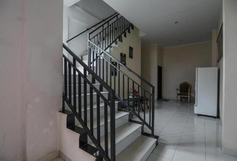 Pensione Reddoorz Syariah Near Jamtos Jambi