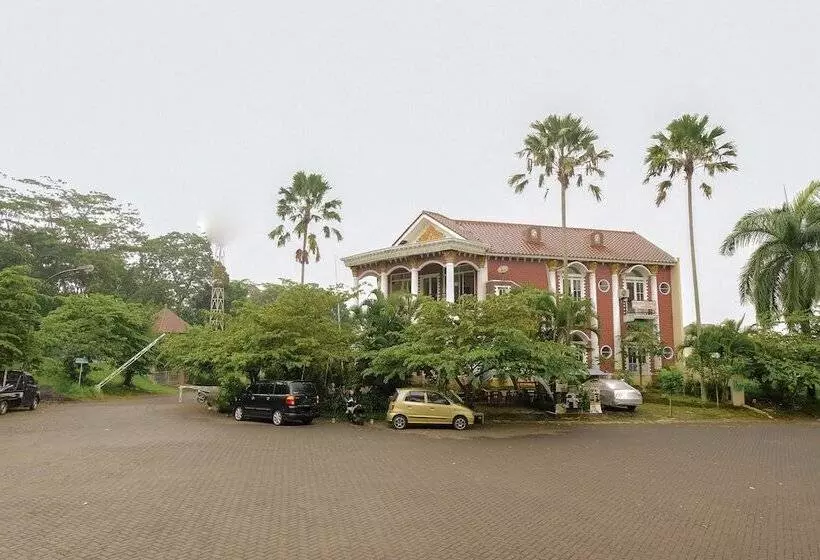 ホテル Reddoorz At Villa Puncak Tidar