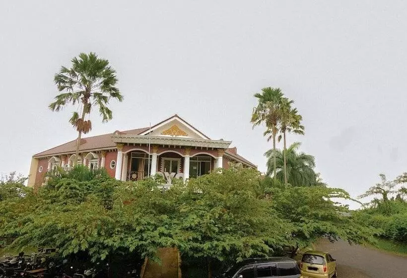 ホテル Reddoorz At Villa Puncak Tidar