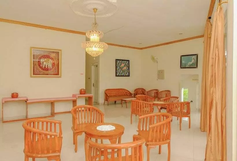 ホテル Reddoorz At Villa Puncak Tidar