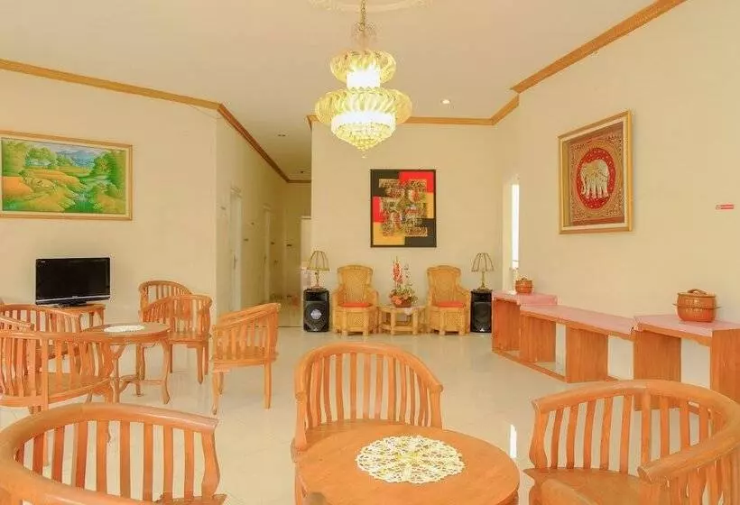 ホテル Reddoorz At Villa Puncak Tidar