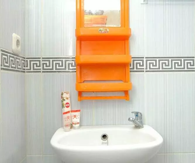 ホテル Reddoorz At Villa Puncak Tidar
