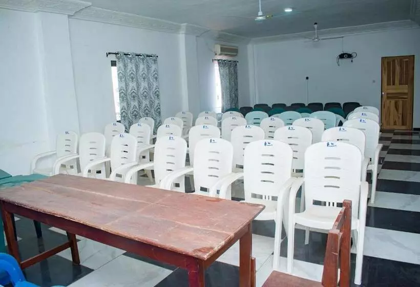 هتل Résidence Hôtel Ifè Ola