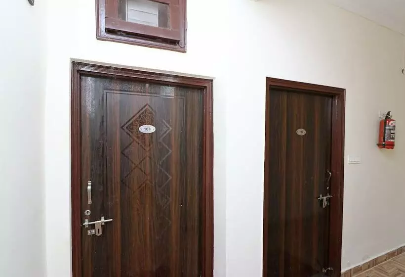 Oyo 22359 Hotel Raj Palace