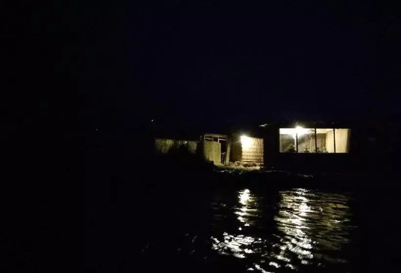 ペンション Uros Titicaca Khantaniwa Lodge