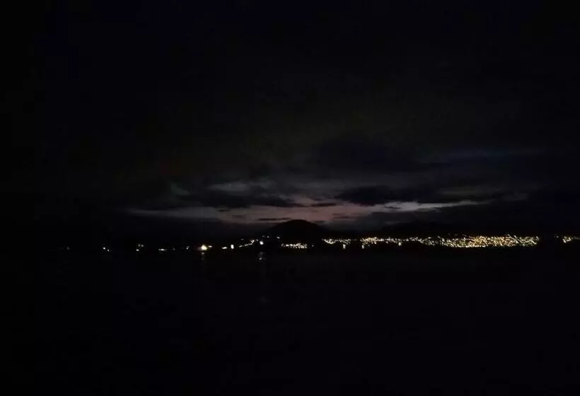 ペンション Uros Titicaca Khantaniwa Lodge