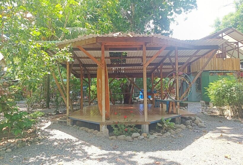 Flutterby House   Hostel