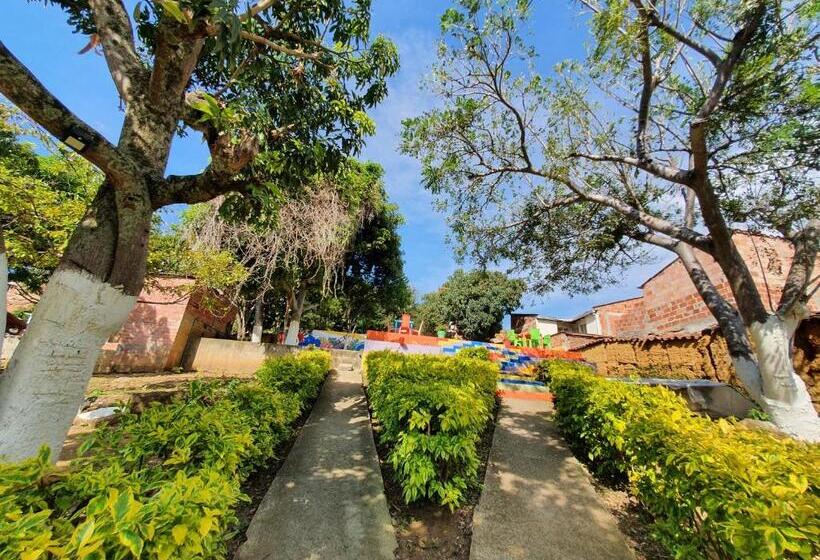 پانسیون Green Door San Gil