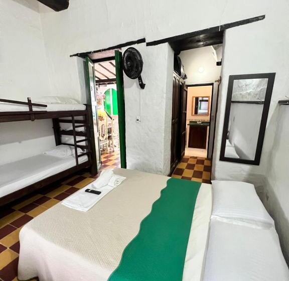 پانسیون Green Door San Gil