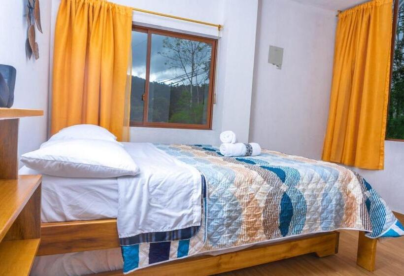 Hostel Mindoxtrem Birds