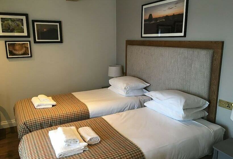 مبيت وإفطار The Walhampton Arms