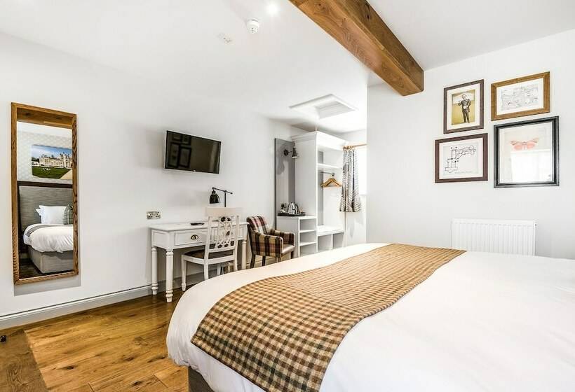 مبيت وإفطار The Walhampton Arms