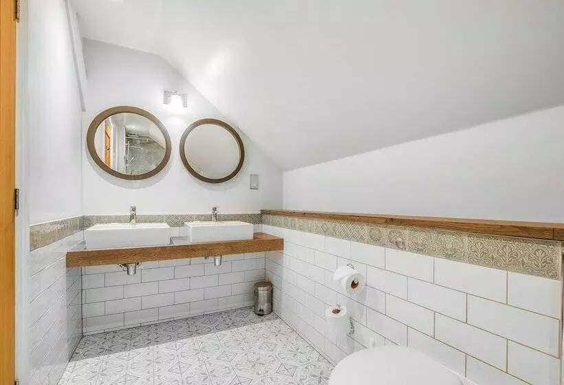 Aamiaismajoitus (B&B) The Walhampton Arms