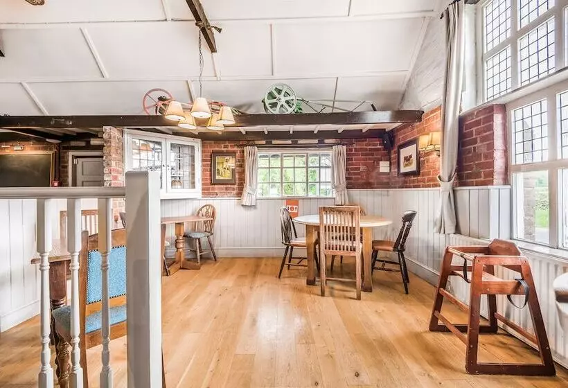 Aamiaismajoitus (B&B) The Walhampton Arms