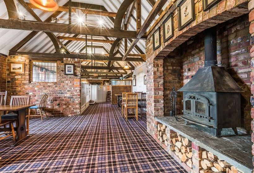 مبيت وإفطار The Walhampton Arms