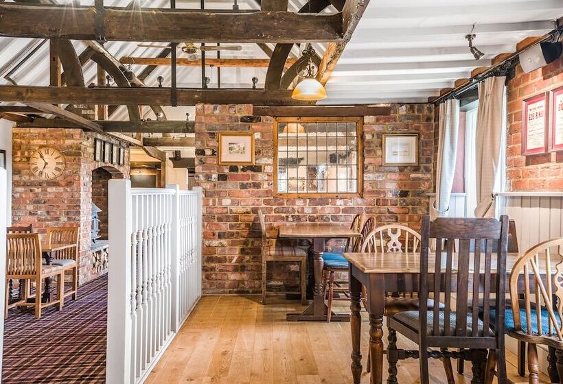 مبيت وإفطار The Walhampton Arms