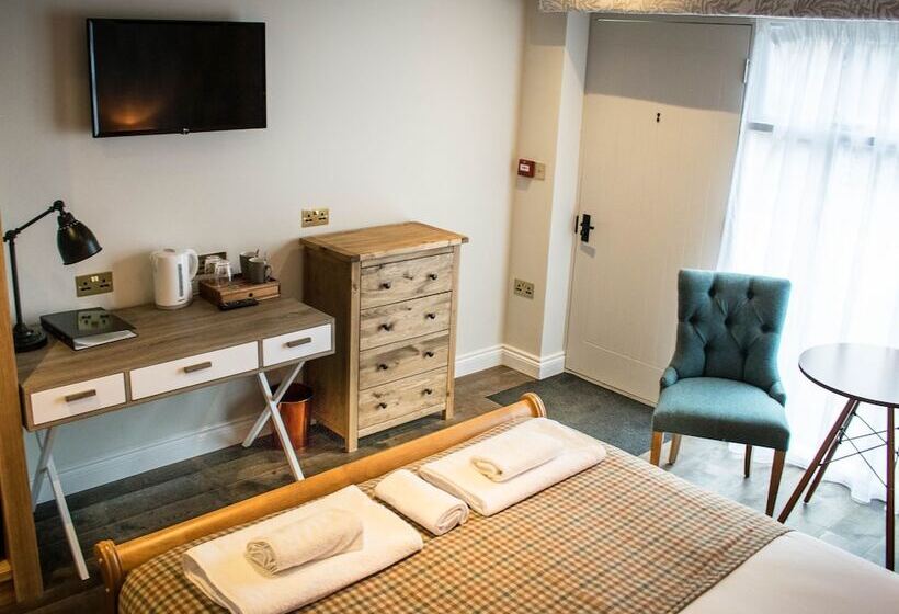 مبيت وإفطار The Walhampton Arms