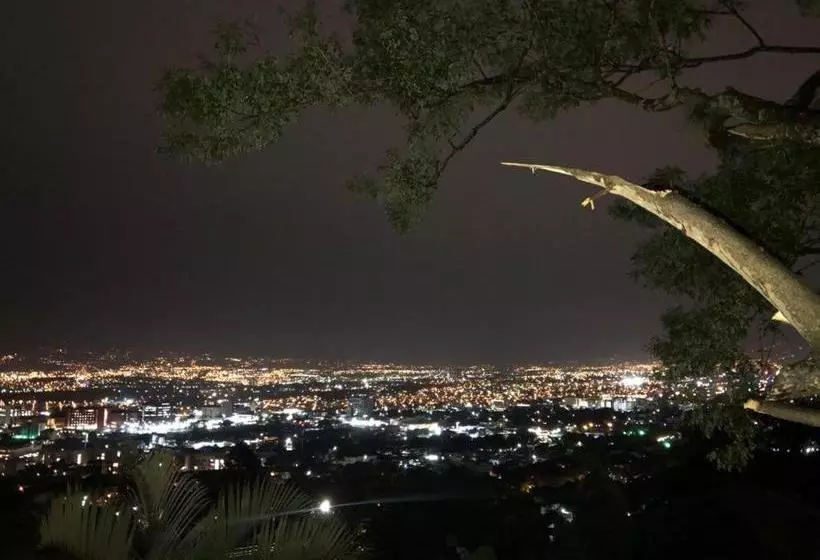 Aamiaismajoitus (B&B) Salamandra Room