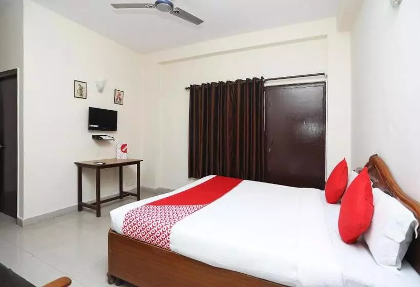 ホテル Oyo 14454 Celebration Bnb Home