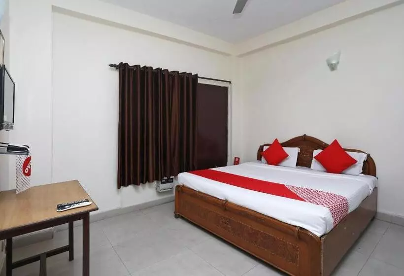 ホテル Oyo 14454 Celebration Bnb Home