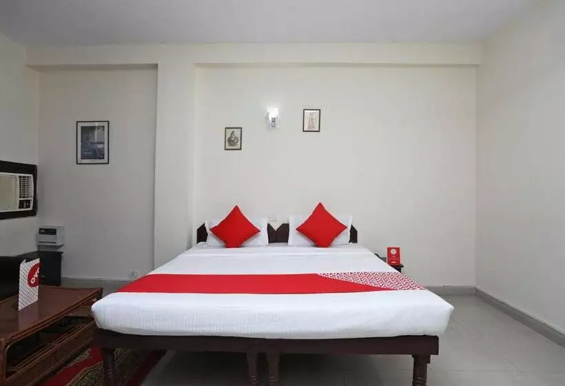 ホテル Oyo 14454 Celebration Bnb Home