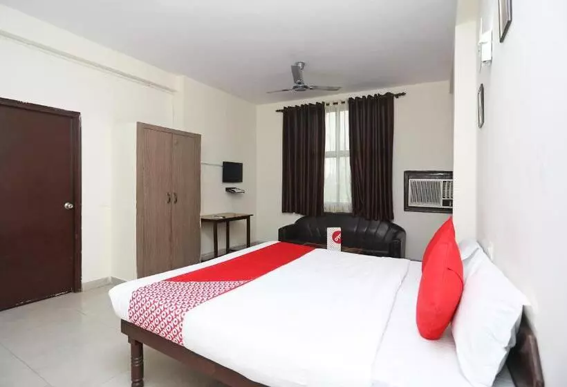 ホテル Oyo 14454 Celebration Bnb Home