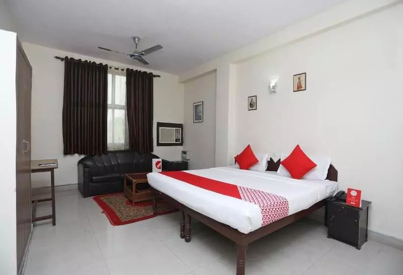 ホテル Oyo 14454 Celebration Bnb Home