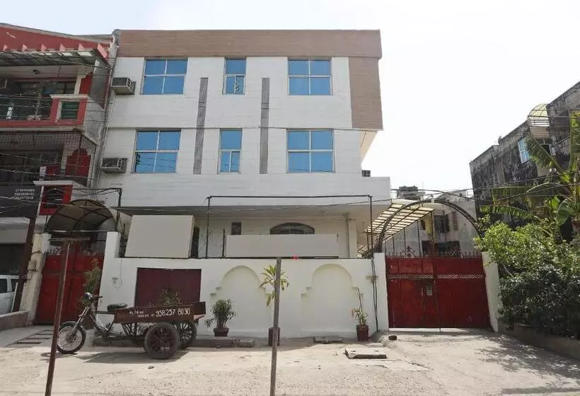 ホテル Oyo 14454 Celebration Bnb Home