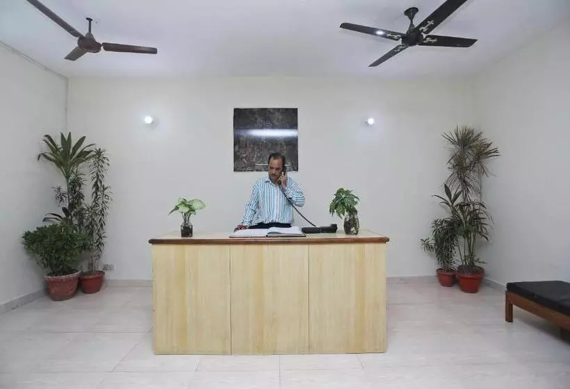 ホテル Oyo 14454 Celebration Bnb Home